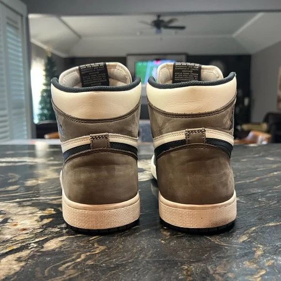 Nike Air Jordan 1 Retro High Dark Mocha